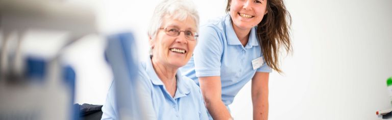 Therapeutinnen besprechen den Therapieplan